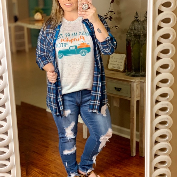 Meet Me At The Pumpkin 🎃 Patch Tee Shirt - Picture 2 of 2